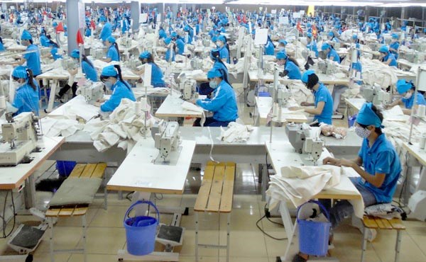 南亚和东南亚的数百万名成衣工人遭受新冠肺炎疫情影响 hinh anh 1