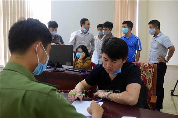 承天顺化省对组织网络赌博的7名外国人进行处罚和驱逐出境 hinh anh 1