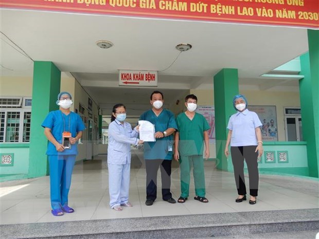 新冠肺炎疫情：岘港市新增10例治愈病例 最小仅8个月大 hinh anh 1