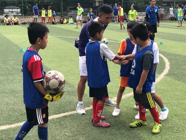 欧洲足球俱乐部联盟在越南开展在线培训计划 hinh anh 1