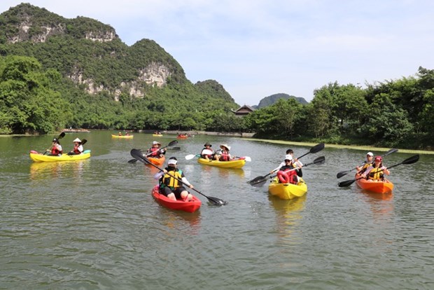 越南旅游：划皮划艇探索长安世界遗产之美 hinh anh 1