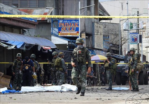 菲律宾发生两起爆炸袭击　至少15人死亡 hinh anh 1