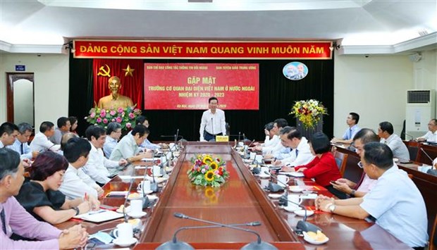 越共中央宣教部部长武文赏会见2020-2023年任期越南驻外大使和代表机构首席代表 hinh anh 1