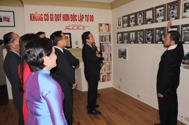越南国庆75周年：在加拿大胡志明主席相关书籍与实物陈列馆正式揭牌 hinh anh 1