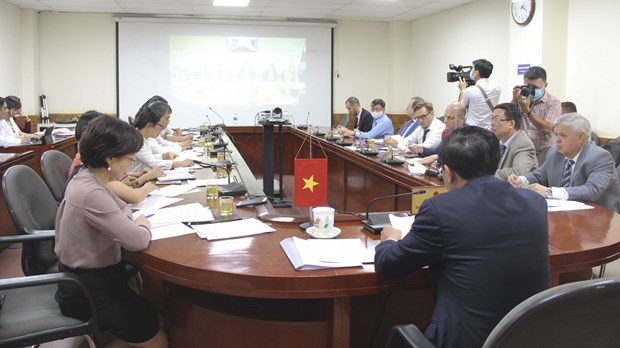 越南和俄罗斯各部门讨论新冠肺炎疫情背景下的优先投资项目开展事宜 hinh anh 1