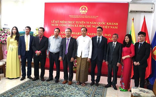 庆祝越南国庆75周年活动陆续在老挝和文莱等东南亚国家举行 hinh anh 3