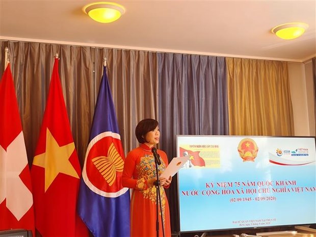 越南驻瑞士大使馆举行活动 庆祝越南国庆节75周年 hinh anh 1