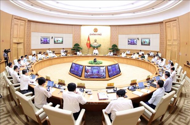 越南政府8月份例行会议的决议：致力于实现“双重目标”和最高增速 hinh anh 1
