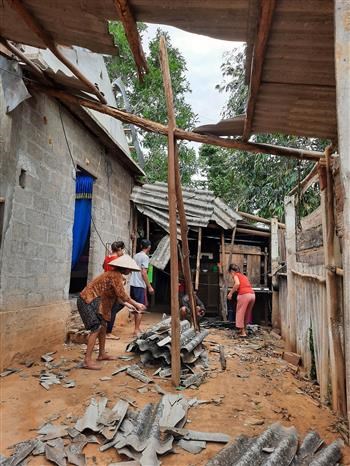 第五号台风对越南中部各地造成严重的人员和财产损失 hinh anh 2