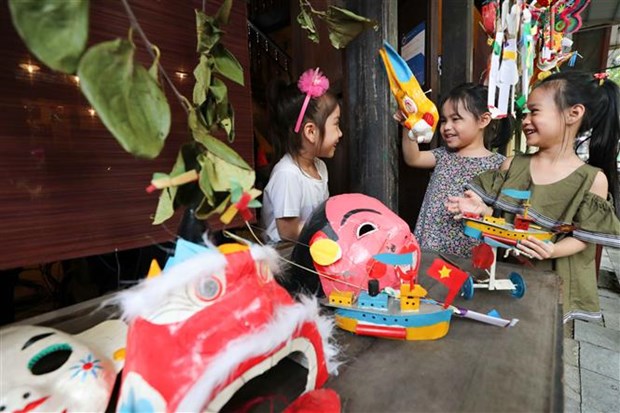 河内市在古街区举行多项特色的传统活动 庆祝2020年中秋节 hinh anh 1