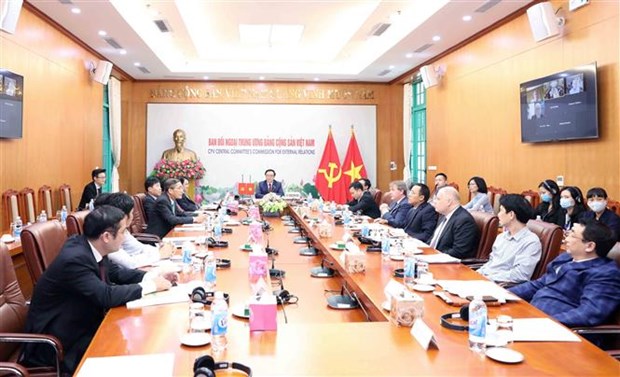 越南共产党与英国全党议会团体举行第一次对话 hinh anh 1