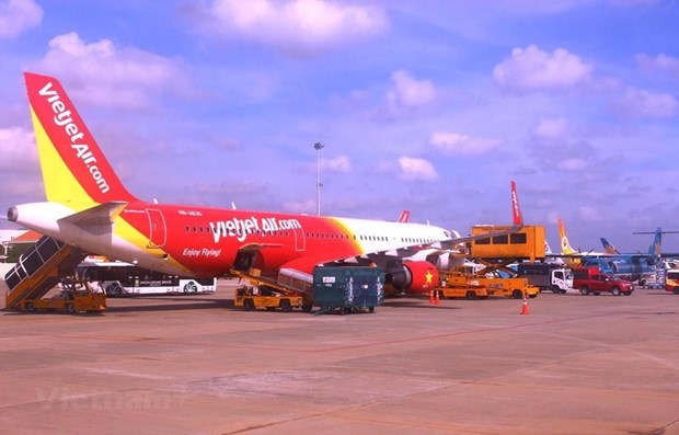 越南各家航空公司因中部天气恶化而调整航班执行计划 hinh anh 1