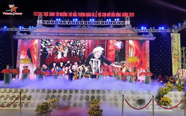 越南旅游：众多游客参加2020年林宫圣母祭祀信仰节 hinh anh 1