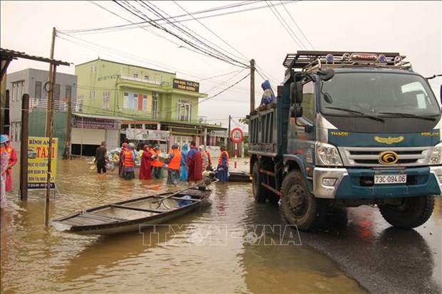 泰国国王和王后就越南中部洪涝灾害向越南领导人致慰问电 hinh anh 1
