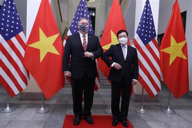 越南政府副总理兼外长范平明与美国国务卿蓬佩奥举行会谈 hinh anh 1