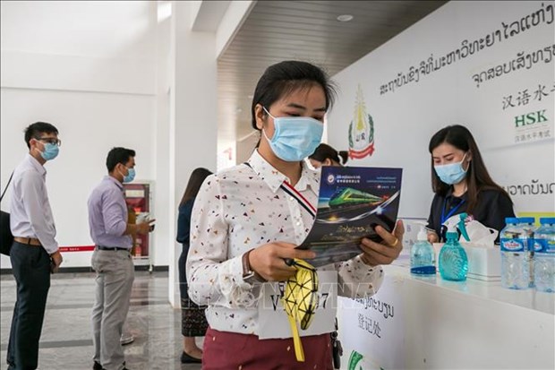 新冠肺炎疫情：老挝继续放宽各项防疫措施 hinh anh 1