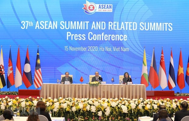 ASEAN 2020:政府总理阮春福主持新闻发布会 公布第37届东盟峰会和系列会议成果 hinh anh 1
