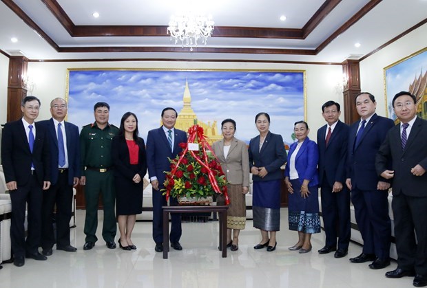 老挝高度评价越南在该国45年来国家发展过程中留下的烙印 hinh anh 1