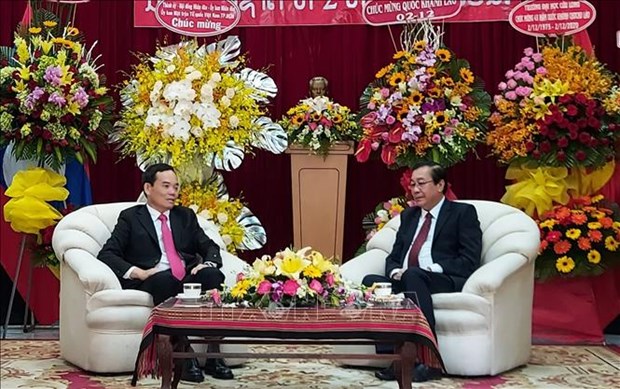 胡志明市领导庆祝老挝国庆节45周年 hinh anh 1