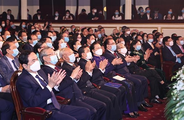 老挝人民民主共和国国庆45周年暨凯山·丰威汉主席诞生100周年纪念典礼在河内举行 hinh anh 1