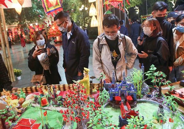 河内市当代生活中民间文化节在还剑湖步行街举行 hinh anh 1