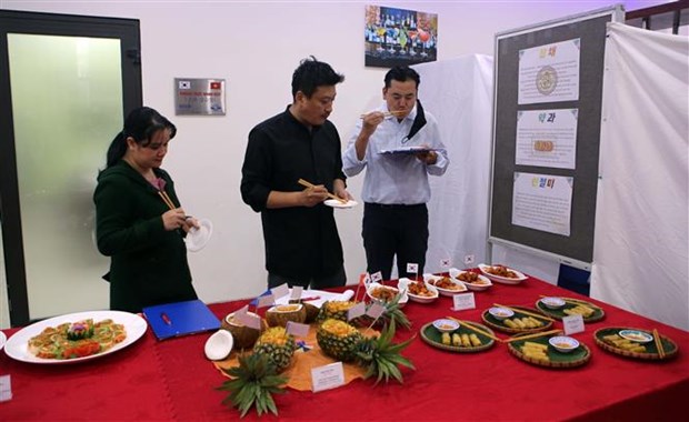 越韩美食文化交流活动在岘港市举行 hinh anh 1
