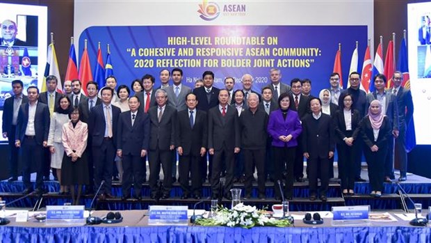 ASEAN 2020：继续发挥东盟作用以有效应对各种挑战和稳步前进 hinh anh 3