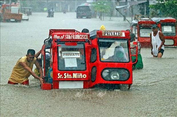 菲律宾发生严重洪灾 近1万人疏散 hinh anh 1