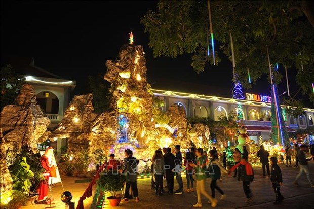 越南各地欢度圣诞节 到处都洋溢着圣诞气氛 hinh anh 5
