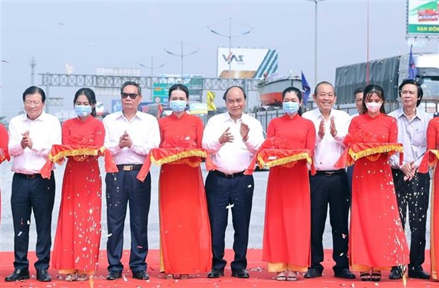 阮春福出席南部各重点高速公路项目动工仪式和技术通车仪式 hinh anh 3