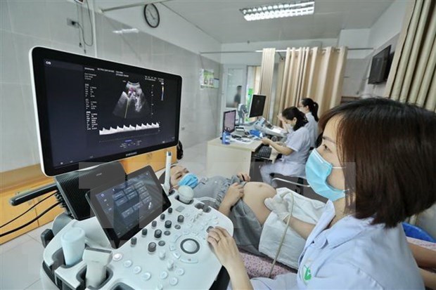 联合国人口基金向越南提供64台胎儿心脏监护仪和大量个人防护设备的援助 hinh anh 1