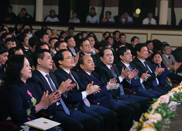 阮春福总理出席2020年国际奥林匹克竞赛获奖高中生表彰大会 hinh anh 2