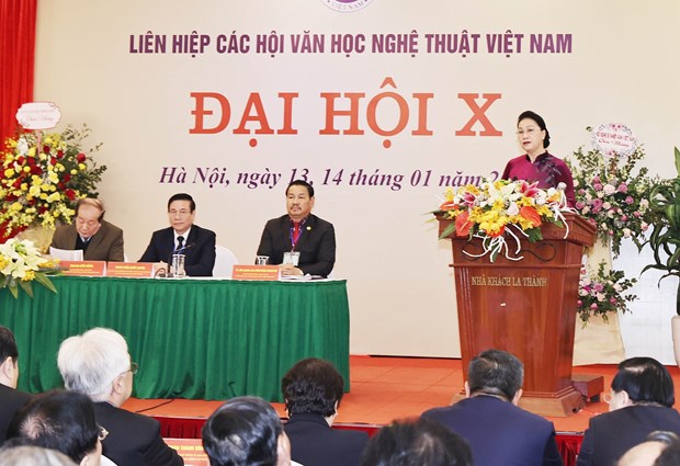 越南国会主席阮氏金银出席越南文学艺术协会联合会全国代表大会 hinh anh 1