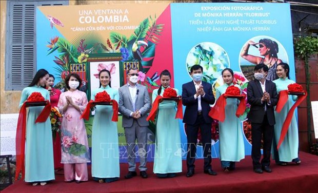 哥伦比亚风土人情图片展在广南省开幕 hinh anh 1