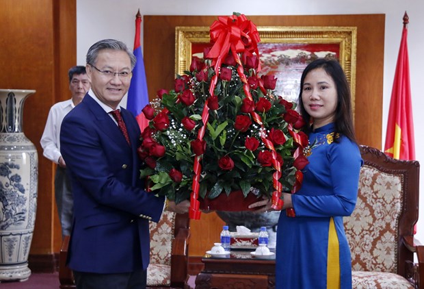 越共十三大：老挝党政机关领导人祝贺越南共产党成立91周年 hinh anh 2
