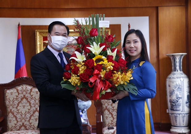 越共十三大：老挝党政机关领导人祝贺越南共产党成立91周年 hinh anh 1