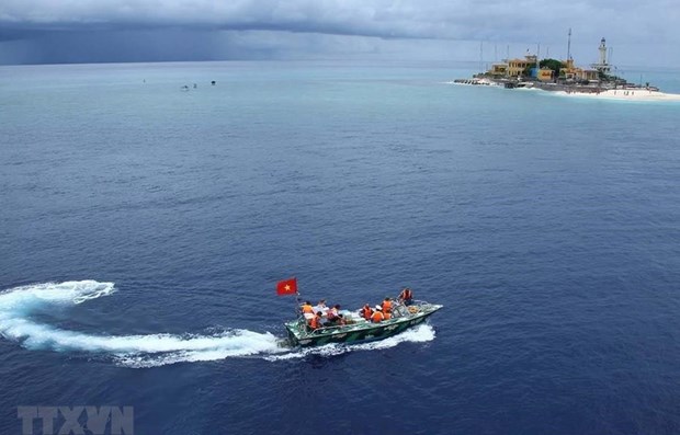 日本和英国对东海和东中国海局势表示关切 hinh anh 1