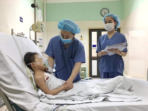 越德友谊医院成功为越南年龄最小患者实施心脏移植手术 hinh anh 1