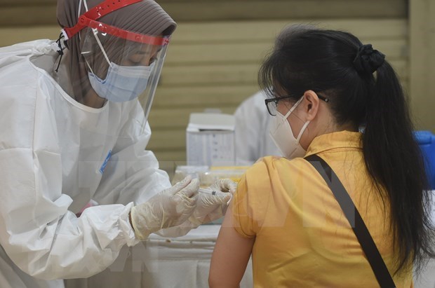 新冠肺炎疫情：马来西亚加快推进新冠疫苗接种计划 hinh anh 1