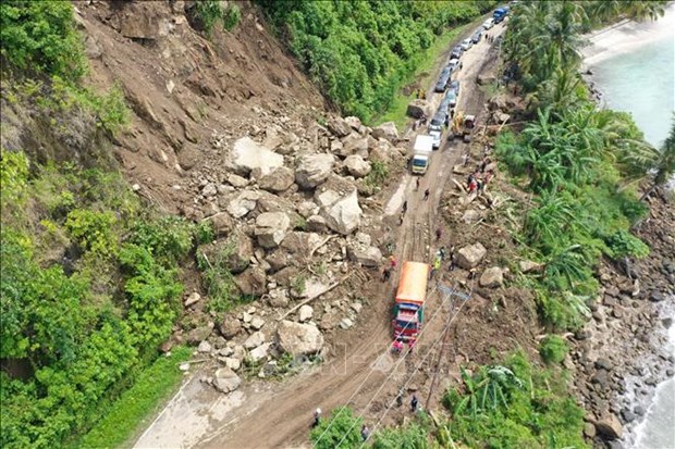 印尼一金矿发生垮塌 致使5人死亡70人失踪 hinh anh 1