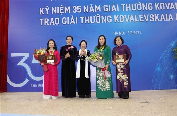 越南2020年柯瓦列夫斯卡娅奖颁奖仪式在河内举行 hinh anh 1