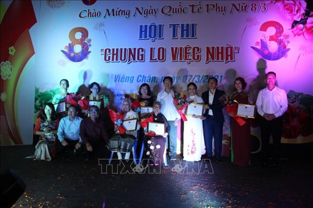 旅居海外越南人喜迎三八妇女节 hinh anh 1