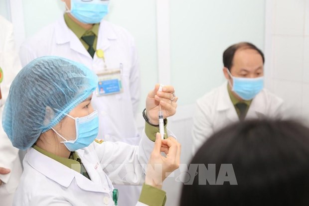 越南研制新冠疫苗Nano Covax二期试验：首批志愿者已完成接种 hinh anh 1