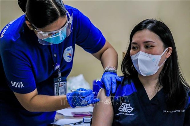 亚洲开发银行将向菲律宾提供4亿美元贷款购买新冠疫苗 hinh anh 1