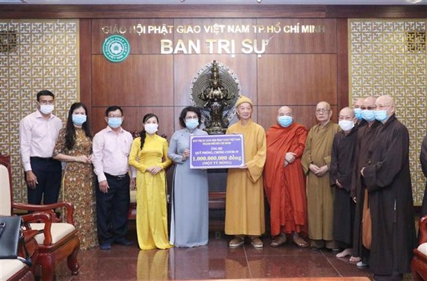 越南佛教协会胡志明市分会为购买新冠疫苗提供援助 hinh anh 1