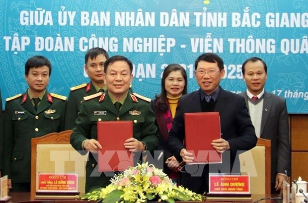 北江省与越南军队电信工业集团签署有关电子政务和智慧城市建设合作备忘录 hinh anh 1