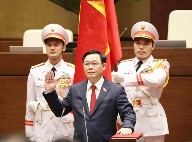 王廷惠同志以98.54%赞成票当选越南国会主席 hinh anh 2
