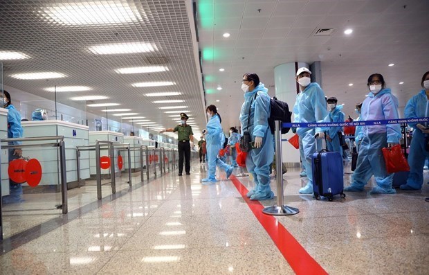 外交部例行记者会：越南尚未出台针对新冠疫苗接种人员的入境规定 hinh anh 1