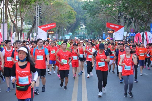 2021年第四届Techcombank杯胡志明市国际马拉松赛吸引1.3万人参赛 hinh anh 1