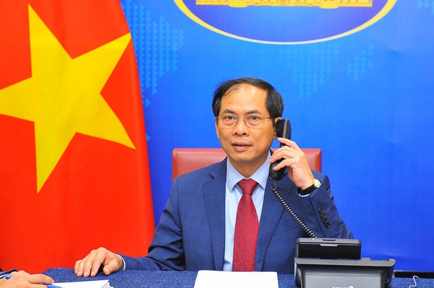 老挝、柬埔寨和印尼三国外长分别与越南新任外交部长通电话 hinh anh 1